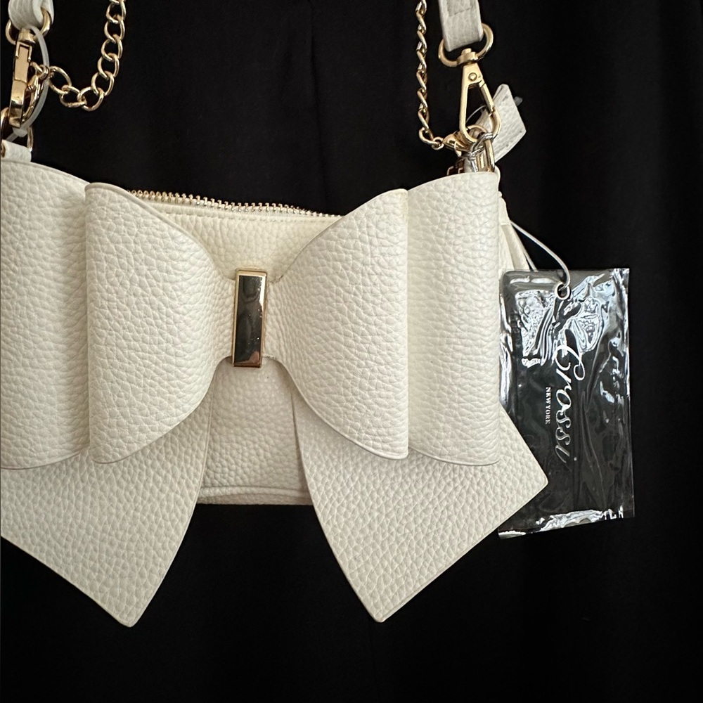 Crossi Bow Accent Clutch NWT Soft White